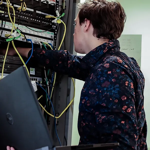 Прокладка оптического кабеля в офисе